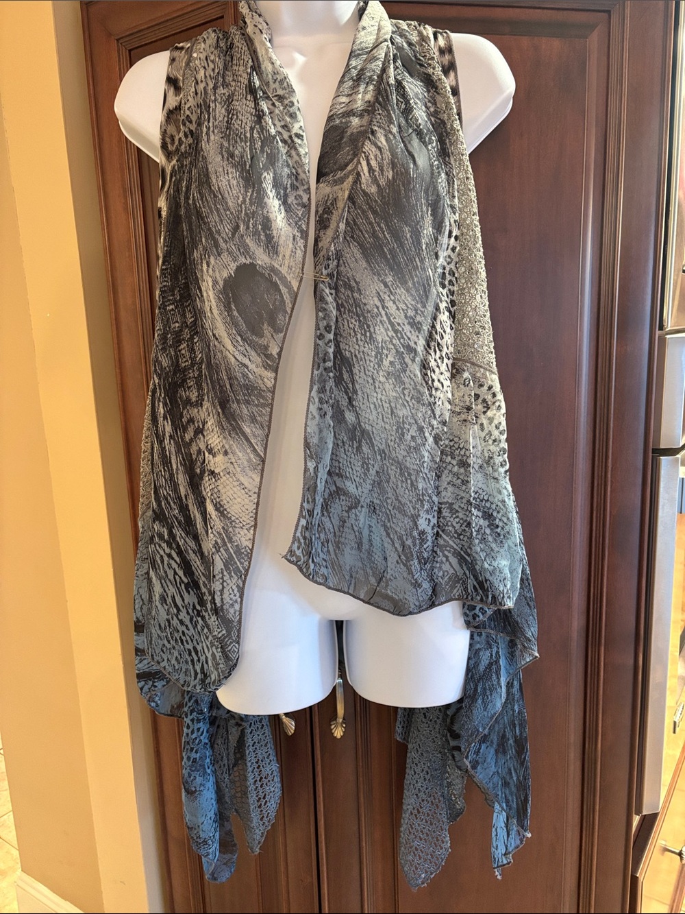 Dor Dor Couture Lightweight Gray Animal-Print Vest Wrap